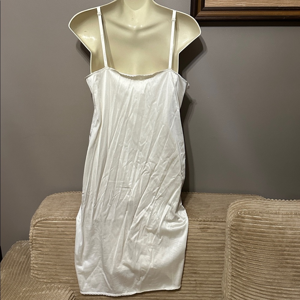 Vintage Vassarette Elegant White Lace Trim Slip or nightgown - Picture 3 of 5